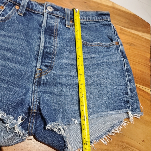 LEVIS (ARITZIA) 501 High Rise Denim Shorts Cut Offs - Picture 13 of 15